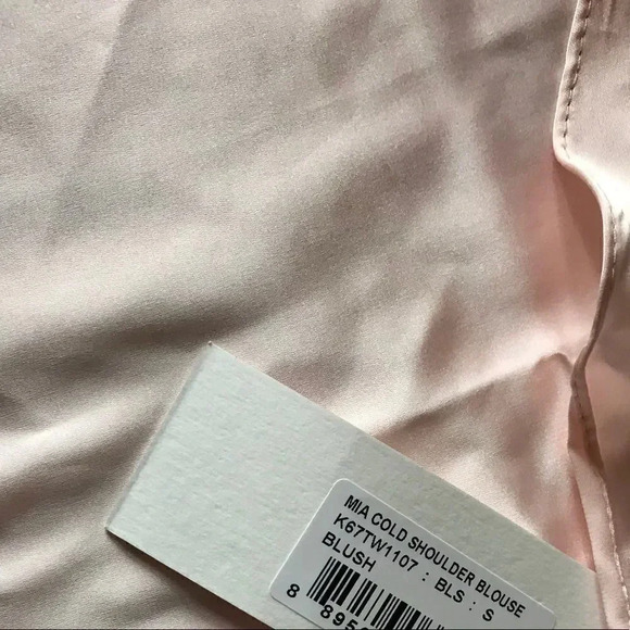 Bishop + Young blush MIA cold shoulder blouse - Picture 8 of 8